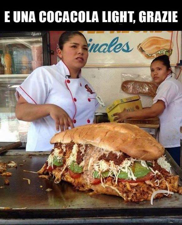 Panino farcito gigante  con una coca cola light