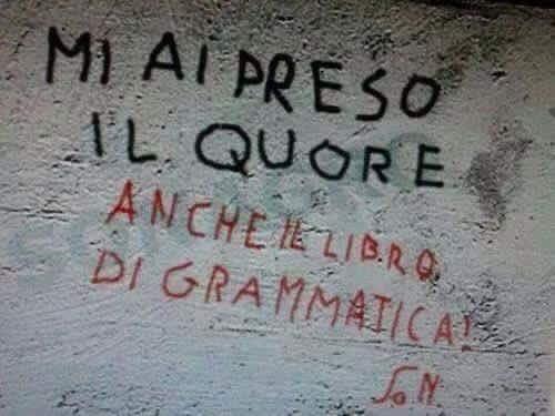 Scritta sul muro sbagliata in ortografia