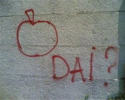 Foto Divertente: Rebus scritto sul muro