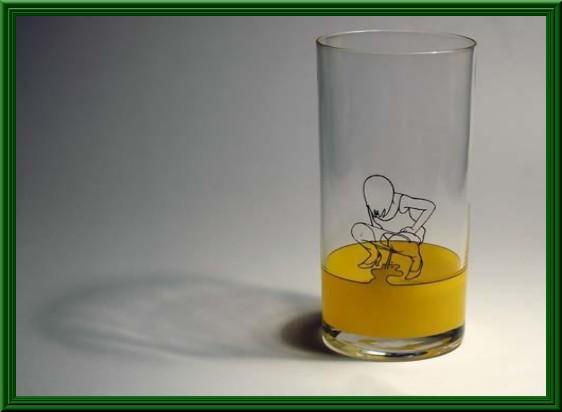 Foto Divertente: Bicchiere con disegno