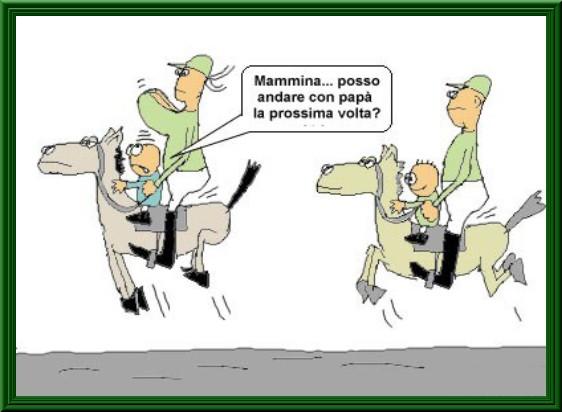 Foto Divertente: Bambino che va a cavallo insieme alla mamma