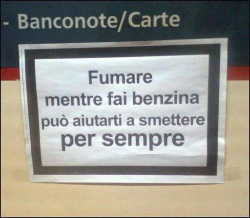 Foto Divertente: Fumare mentre fai benzina è pericoloso