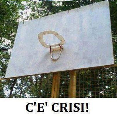 Foto Divertente: Canestro costruito con ciambella wc