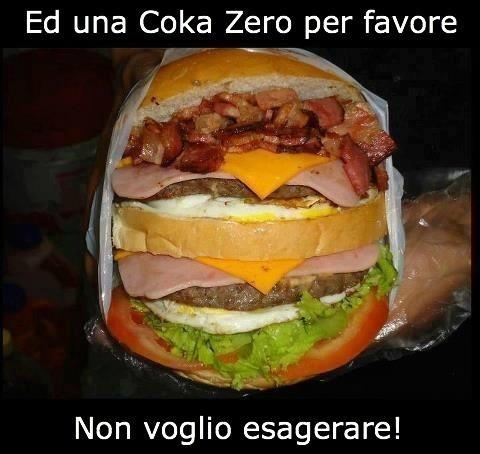 Foto Divertente: Panino ripieno e coca-cola zero