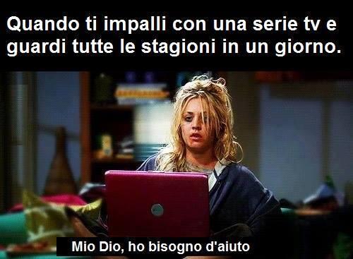Foto Divertente: Ragazza che guarda una serie tv