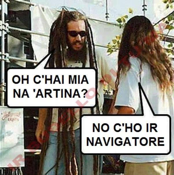 Foto Divertente: Ragazzo che chiede una cartina