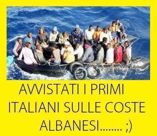 Foto Divertente: Gommone di Italiani che sbarcano in Albania