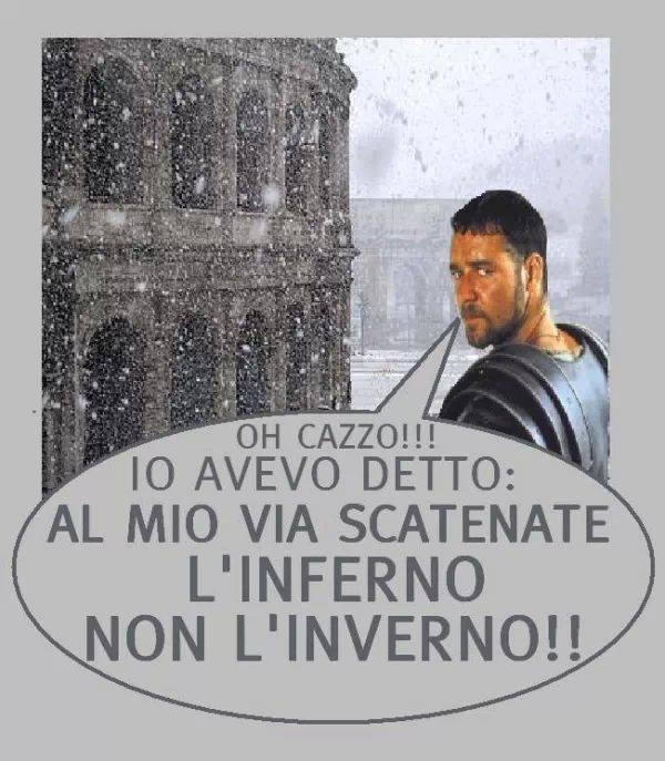 Foto Divertente: Il gladiatore davanti all'arena