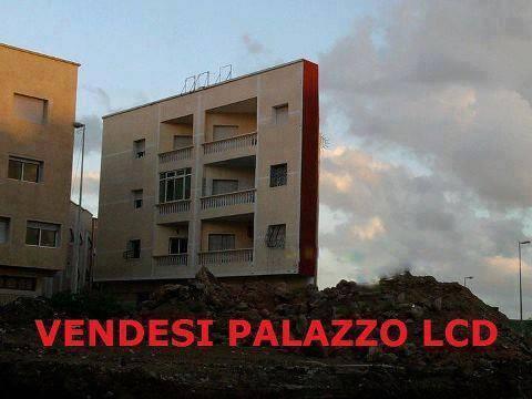 Foto Divertente: Palazzo particolarmente sottile