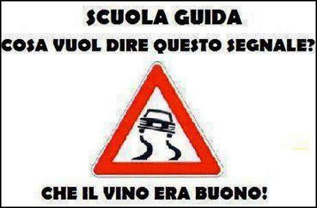 Foto Divertente: Segnale stradale per chi ha bevuto troppo