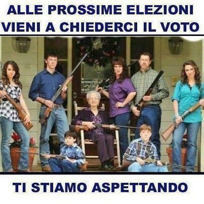 Foto Divertente: Ragazzi con fucile aspettano il politico