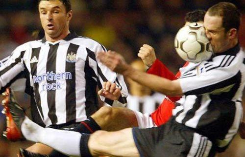 Foto Divertente: Pallone da calcio nel viso di un giocatore