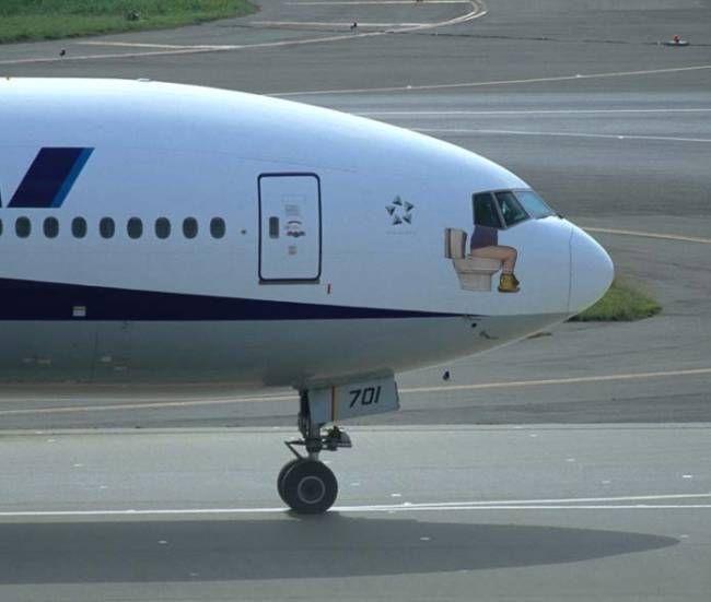 Foto Divertente: Disegno sull'aereo