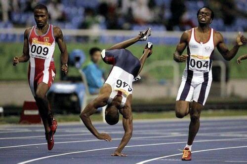 Foto Divertente: Caduta durante corsa di atletica
