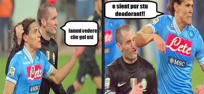 Foto Divertente: Giocatore che annusa ascella