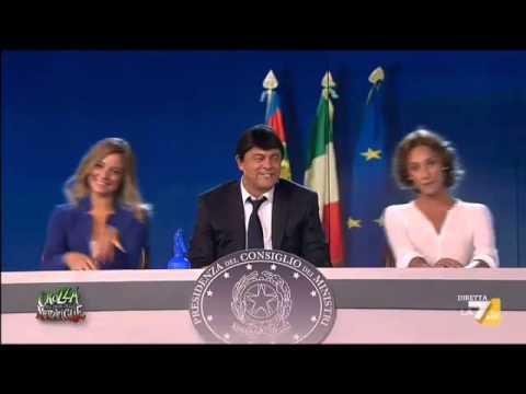 Crozza imita Renzi in conferenza stampa