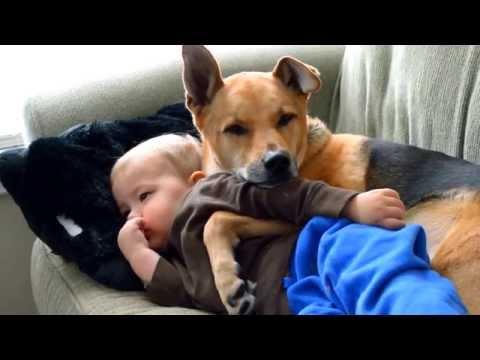 Bambino con la febbre consolato da una persona speciale!