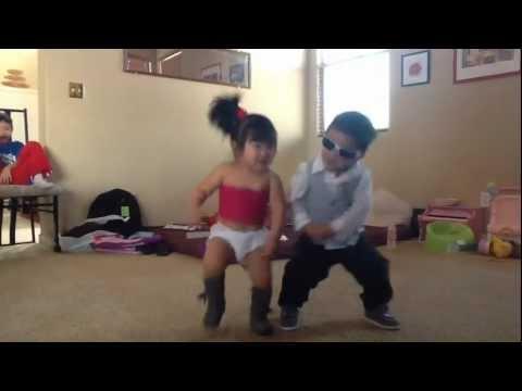 Il Gangnam style ballato da due piccolissimi ballerini!