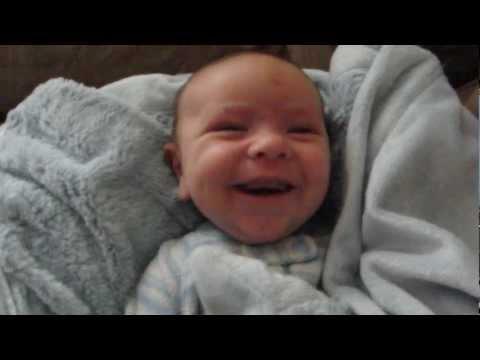 Che smorfiette questo dolce bambino!
