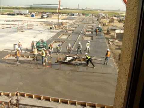 Macchina fuori controllo dentro a questo cantiere