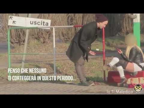 Uomo regala rose a delle prostitute ma rischia parecchio!
