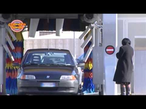Scherzo all'autolavaggio, in macchina trovano una sorpresa!