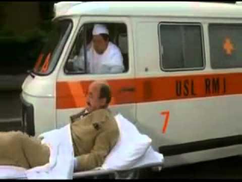 Pozzetto e Villaggio nelle "Comiche 2" e l'ambulanza!