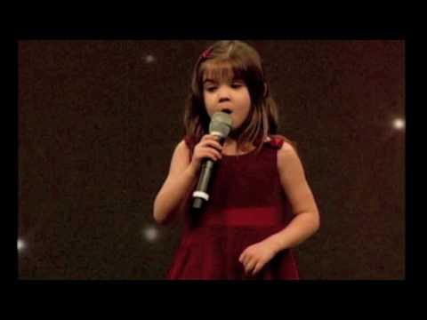 Bambina canta l'Ave Maria, possibile una voce del genere?