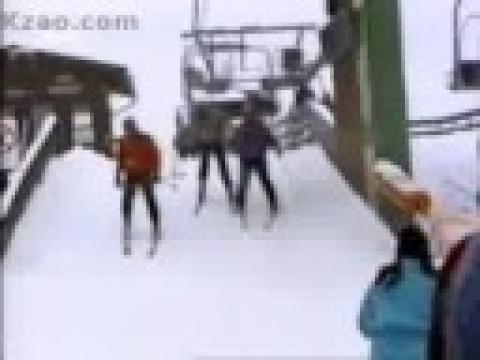 Uomo volante sulla seggiovia!