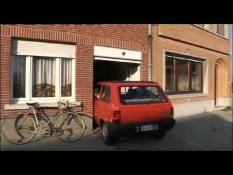 Un parcheggio da record...guardate dove entra!